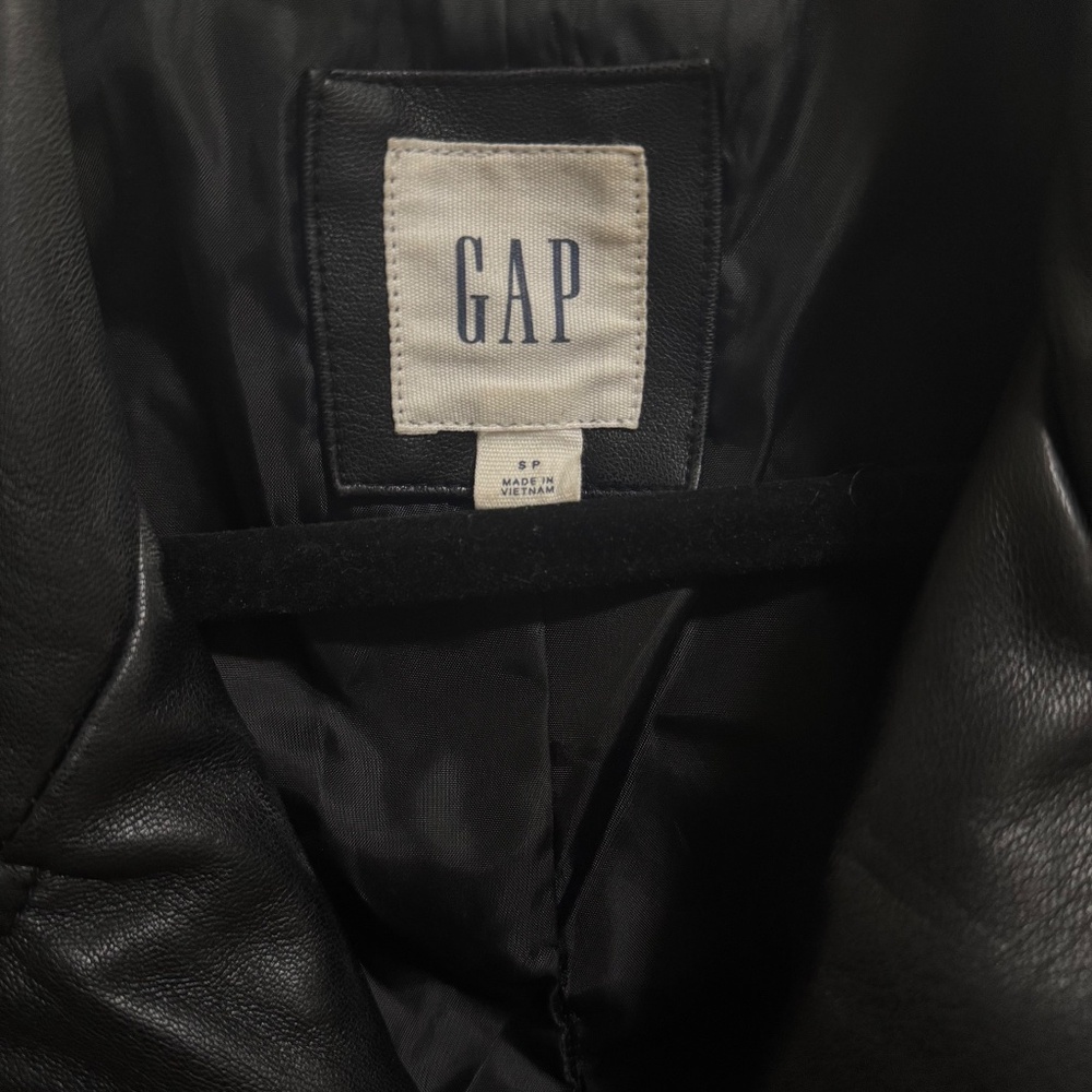 Women’s black faux leather jacket (Gap size small) - Picture 3 of 6
